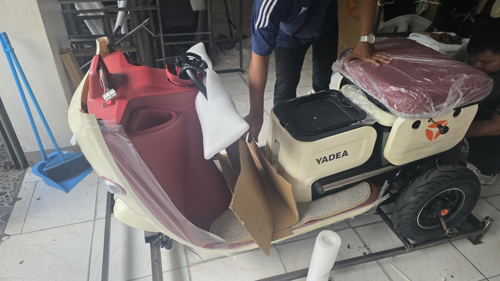 Body Assembly for Franchise Cart